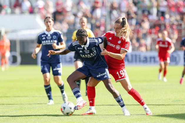Head-to-head between Mylene Chavas of Paris FC, 18, and Katharina Naschenweng of FC Bayern Munich, 19, GER, FC Bayern Munich vs. Paris FC, Soccer, Friendly, 2026–2027 Season, August 9, 2026, GER, FC Bayern Munich vs. Paris FC, soccer, friendly match, 2026–2027 season, August 9, 2026, Unterhaching Copyright: xEibner-Pressefoto JennixMaulx EP_JML