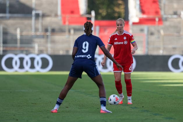 Glodis Perla Viggosdottir, FC Bayern Munich, 04, with the ball, with Kadidia Traore, Paris FC, 09, GER, FC Bayern Munich vs. Paris FC, soccer, friendly match, 2026–2027 season, August 9, 2026, GER, FC Bayern Munich vs. Paris FC, soccer, friendly match, 2026–2027 season, August 9, 2026, Unterhaching Copyright: xEibner-Pressefoto JennixMaulx EP_JML