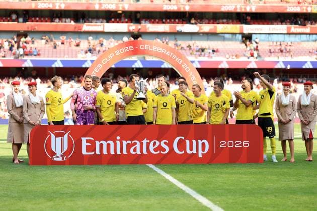 Borussia Dortmund with the Emirates Cup Arsenal v Borussia Dortmund, Pre Season Friendly, Football, Emirates Stadium, London, UK - 09 Aug 2026London Emirates Stadium United Kingdom EDITORIAL USE ONLY No use with unauthorised audio, video, data, fixture lists, club league logos or live services. Online in-match use limited to 120 images, no video emulation. No use in betting, games or single club league player publications. Copyright: xGeorgexTewkesbury Shutterstockx 17051143bi