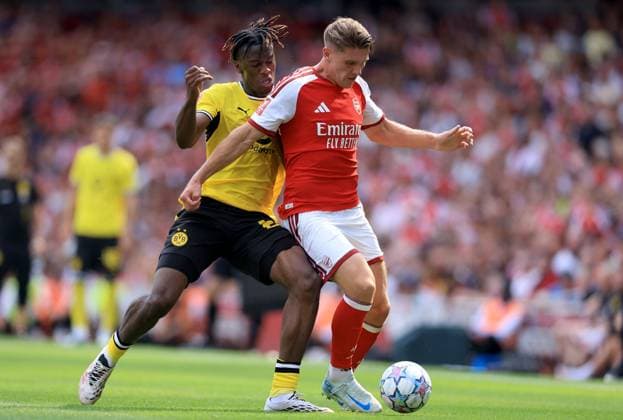Viktor Gyokeres of Arsenal in action against Joane Gadou of Borussia Dortmund Arsenal v Borussia Dortmund, Pre Season Friendly, Football, Emirates Stadium, London, UK - 09 Aug 2026London Emirates Stadium United Kingdom EDITORIAL USE ONLY No use with unauthorised audio, video, data, fixture lists, club league logos or live services. Online in-match use limited to 120 images, no video emulation. No use in betting, games or single club league player publications. Copyright: xGeorgexTewkesbury Shutterstockx 17051143fd