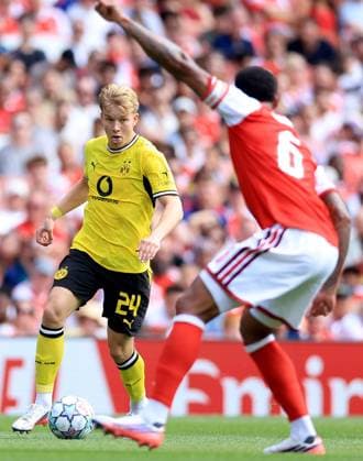 Daniel Svensson of Borussia Dortmund Arsenal v Borussia Dortmund, Pre Season Friendly, Football, Emirates Stadium, London, UK - 09 Aug 2026London Emirates Stadium United Kingdom EDITORIAL USE ONLY No use with unauthorised audio, video, data, fixture lists, club league logos or live services. Online in-match use limited to 120 images, no video emulation. No use in betting, games or single club league player publications. Copyright: xGeorgexTewkesbury Shutterstockx 17051143fy
