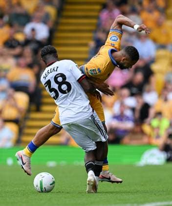 Femi Seriki of Sheffield United and Tyler Roberts of Mansfield Town Mansfield Town v Sheffield United, EFL Carabao Cup, First Round, Football, One Call Stadium, Mansfield, UK - 09 Aug 2026Mansfield One Call Stadium United Kingdom EDITORIAL USE ONLY No use with unauthorised audio, video, data, fixture lists, club league logos or live services. Online in-match use limited to 120 images, no video emulation. No use in betting, games or single club league player publications. Copyright: xAnnaxGowthorpe Shutterstockx 17051191bo