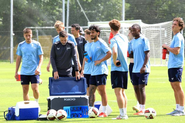 August 11, 2026, Germany, Soccer, 2. Bundesliga, 2026–2027 Season, Sportforum, Hertha BSC, Head Coach Stefan Leitl’s training session at Hertha BSC Berlin, Hertha players’ circle, 2nd Division, DFB and DFL regulations prohibit any use of photographs as image sequences and or quasi-video. Berlin Sportforum, Berlin, Germany Copyright: xNordphotox xEnglerx