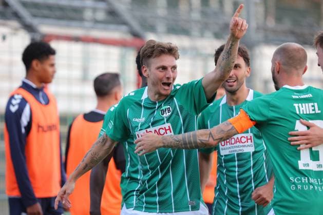 August 26, 2026, GER, Regionalliga Nord, Soccer, Matchday 1, 2026–2027 Season, Dietmar Scholze Stadium at the Lohmühle, VfB Lübeck vs. VfB Oldenburg Goal celebration Cheering Goal scorer(s) Fabian Istefo VfB Lübeck 19 celebrates the goal that tied the game at 1–1 Photo: nordphoto GmbH Tauchnitz, Lübeck, Dietmar Scholze Stadium an der Lohmuehle, SH, Germany Copyright: xnordphotoxGmbHx xTauchnitzx