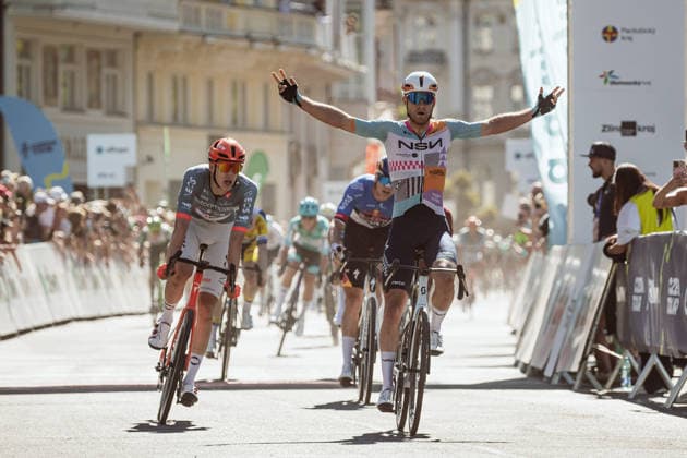 Czech Tour 2026, stage 1, Road cycling, Rad, Radsport, Strasse Riley Sheehan (NSN Cycling Team, right) beats Ben Turner (Netcompany INEOS, left) in bunch sprint, on August 13, 2026, Karlovy Vary, Czechia. (CTKxPhoto JanxBrychta) CTKPhotoF202608130030401 CTKPhotoF202608130030401