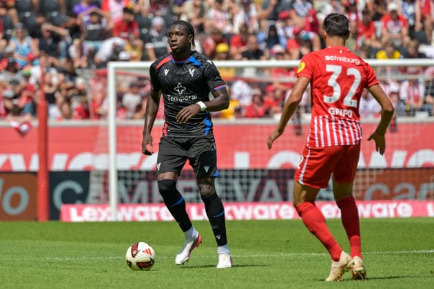 Jaydee Canvot, Crystal Palace FC, No. 06, in possession of the ball and ahead of Vincenzo Grifo, SC Freiburg, No. 32, GER, SC Freiburg vs. Crystal Palace FC, Soccer, Friendly, , 2026–2027 Season, August 15, 2026 GER, SC Freiburg vs. Crystal Palace FC, Soccer, Friendly, , 2026–2027 season, August 15, 2026 Freiburg Copyright: xEibner-Pressefotox EP_THS