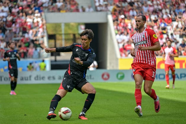 Daichi Kamada, Crystal Palace FC, 18, with the ball; Max Rosenfelder, SC Freiburg, 37, GER; SC Freiburg vs. Crystal Palace FC, soccer, friendly match, , 2026–2027 season, August 15, 2026 GER, SC Freiburg vs. Crystal Palace FC, soccer, friendly match, , 2026–2027 season, August 15, 2026 Freiburg Copyright: xEibner-Pressefotox EP_THS