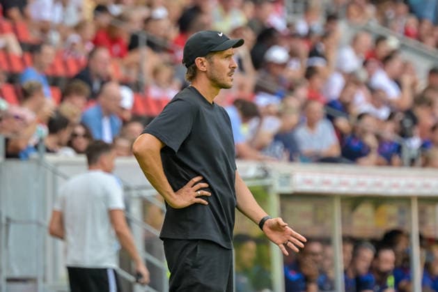 Julian Schuster, SC Freiburg, coach gesturing, GER, SC Freiburg vs. Crystal Palace FC, soccer, friendly match, , 2026–2027 season, August 15, 2026, Germany, SC Freiburg vs. Crystal Palace FC, soccer, friendly match, , 2026–2027 season, August 15, 2026, Freiburg Copyright: xEibner-Pressefotox EP_THS