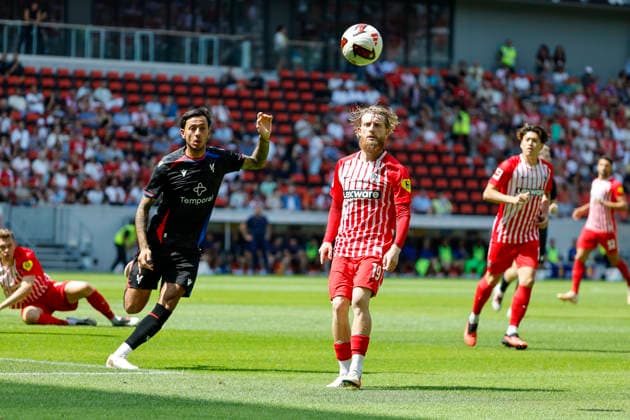 Dwight McNeil, Crystal Palace, 11, and Niklas Beste, SC Freiburg, 19, Germany, soccer, friendly match, 2026–2027, SC Freiburg vs. Crystal Palace, August 15, 2026, Freiburg im Breisgau, Europa-Park Stadium, Germany Copyright: xGrantxHubbsx
