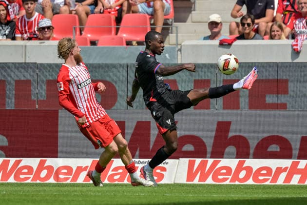 Tyrick Mitchell, Crystal Palace FC, 03 on the ball, Niklas Beste, SC Freiburg, 19 GER, SC Freiburg vs. Crystal Palace FC, soccer, friendly match, , 2026–2027 season, August 15, 2026 GER, SC Freiburg vs. Crystal Palace FC, soccer, friendly match, , 2026–2027 season, August 15, 2026 Freiburg Copyright: xEibner-Pressefotox EP_THS