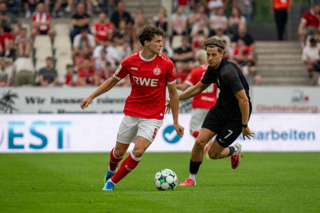 Max Geschwill (Rot Weiss Essen, 06) and Marc Richter (TSV Havelse, 07) in a tackle, GER Rot Weiss Essen vs. TSV Havelse, Soccer, 3rd Division, Matchday 02, 2026–2027 Season, August 15, 2026 DFB and DFL regulations prohibit any use of photographs as image sequences and or quasi-video, GER Rot Weiss Essen vs. TSV Havelse, soccer, 3rd League, Matchday 02, 2026–2027 season, August 15, 2026, Essen Copyright: xEibner-Pressefoto FabianxFriesex EP_FFE