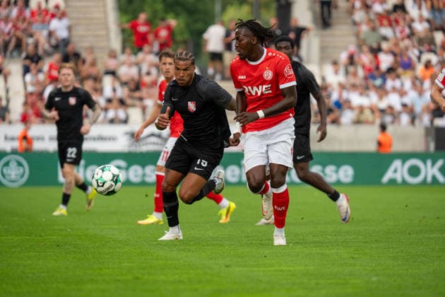 Eric Voufack, TSV Havelse, 19, vs. Franci Bouebari, Rot-Weiss Essen, 19, GER Rot-Weiss Essen vs. TSV Havelse, Soccer, 3rd Division, Matchday 02, 2026–2027 Season, August 15, 2026 DFB and DFL regulations prohibit any use of photographs as image sequences and or quasi-video, GER Rot-Weiss Essen vs. TSV Havelse, soccer, 3rd League, Matchday 02, 2026–2027 season, August 15, 2026, Essen Copyright: xEibner-Pressefoto FabianxFriesex EP_FFE