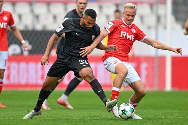 From left in a one-on-one: Jesse Tugbenyo (Havelse, 33), Janne Sietan (Essen, 22), August 8, 2026 ¢ Soccer ¢ Rot Weiss Essen vs. TSV Havelse, Essen Stadium, Essen, DFB DFL regulations prohibit any use of photographs as image sequences and or quasi-video. NRW, Germany Copyright: xpepphotox xHorstxMauelshagenx pep00321, pep_20260815_hm_398104