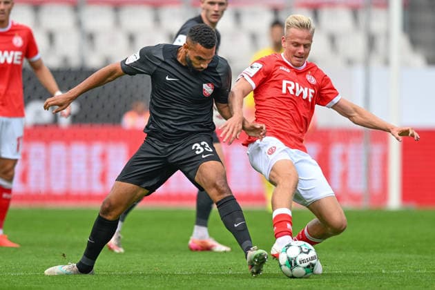 From left in a one-on-one: Jesse Tugbenyo (Havelse, 33), Janne Sietan (Essen, 22), August 8, 2026 ¢ Soccer ¢ Rot Weiss Essen vs. TSV Havelse, Essen Stadium, Essen, DFB DFL regulations prohibit any use of photographs as image sequences and or quasi-video. NRW, Germany Copyright: xpepphotox xHorstxMauelshagenx pep00321, pep_20260815_hm_398105
