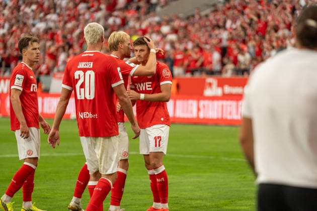 Goal celebration by the Essen fans after Semir Telalovic’s 1-0 goal for Rot-Weiss Essen, 17 penalty kicks, GER Rot-Weiss Essen vs. TSV Havelse, soccer, 3. Liga, Matchday 02, 2026–2027 season, August 15, 2026 DFB and DFL regulations prohibit any use of photographs as image sequences and or quasi-video, GER Rot-Weiss Essen vs. TSV Havelse, soccer, 3rd League, Matchday 02, 2026–2027 season, August 15, 2026, Essen Copyright: xEibner-Pressefoto FabianxFriesex EP_FFE