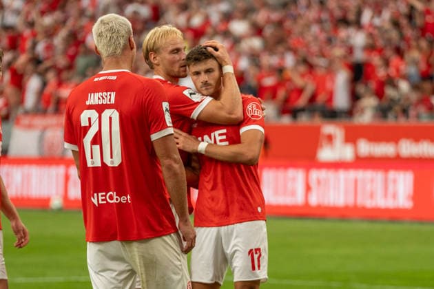 Goal celebration by the Essen fans after Semir Telalovic’s 1-0 goal for Rot-Weiss Essen, 17 penalty kicks, GER Rot-Weiss Essen vs. TSV Havelse, soccer, 3. Liga, Matchday 02, 2026–2027 season, August 15, 2026 DFB and DFL regulations prohibit any use of photographs as image sequences and or quasi-video, GER Rot-Weiss Essen vs. TSV Havelse, soccer, 3rd League, Matchday 02, 2026–2027 season, August 15, 2026, Essen Copyright: xEibner-Pressefoto FabianxFriesex EP_FFE