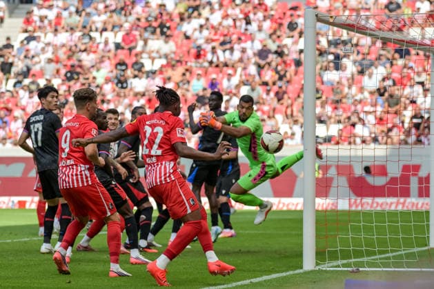 Walter Benitez, Crystal Palace FC, 44, misses the ball GER, SC Freiburg vs. Crystal Palace FC, Soccer, Friendly, , 2026–2027 Season, August 15, 2026 GER, SC Freiburg vs. Crystal Palace FC, Soccer, Friendly, , 2026–2027 season, August 15, 2026 Freiburg Copyright: xEibner-Pressefotox EP_THS