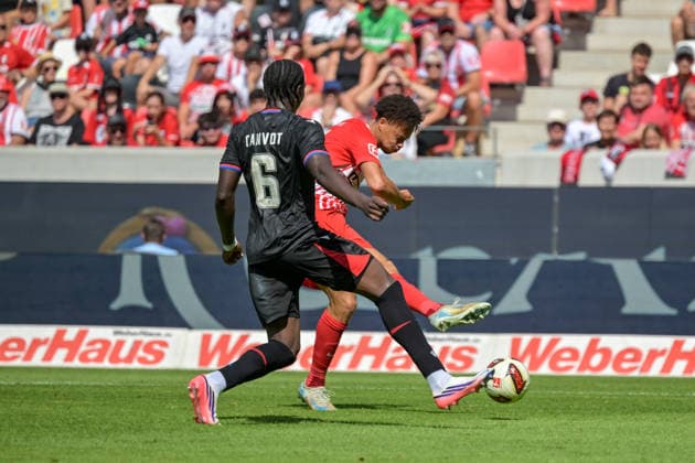 Derry Scherhant (SC Freiburg), No. 07, with the ball as he shoots past Jaydee Canvot (Crystal Palace FC), No. 06, Germany, SC Freiburg vs. Crystal Palace FC, soccer, friendly match, , 2026–2027 season, August 15, 2026, Germany, SC Freiburg vs. Crystal Palace FC, soccer, friendly match, 2026–2027 season, August 15, 2026, Freiburg Copyright: xEibner-Pressefotox EP_THS