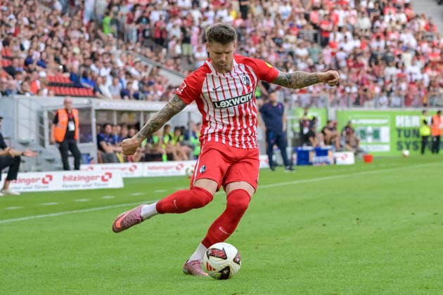 Lukas Kuebler, SC Freiburg, 17 on the ball (GER), SC Freiburg vs. Crystal Palace FC, Soccer, Friendly, , 2026–2027 Season, August 15, 2026 GER, SC Freiburg vs. Crystal Palace FC, Soccer, Friendly, , 2026–2027 season, August 15, 2026 Freiburg Copyright: xEibner-Pressefotox EP_THS