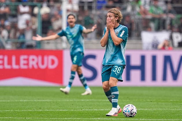 August 15, 2026, xydrx, Men s, Soccer, Season Opener, Borussia Mönchengladbach vs. Aston Villa, 2026–2027 Season, ista Borussia Park, Hugo Bolin, Borussia Mönchengladbach, 38, stunned. DFB regulations prohibit any use of photographs as image sequences and or quasi-video. Copyright: HMBxMedia YannisxDreimann