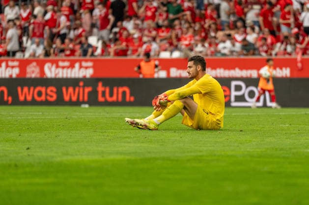 Omer Hanin of TSV Havelse, No. 13, sits on the field, disappointed, after the 1–0 loss to Essen, GER Rot Weiss Essen vs. TSV Havelse, soccer, 3. Liga, Matchday 02, 2026–2027 season, August 15, 2026 DFB and DFL regulations prohibit any use of photographs as image sequences and or quasi-video, GER Rot-Weiss Essen vs. TSV Havelse, soccer, 3. Liga, Matchday 02, 2026–2027 season, August 15, 2026, Essen Copyright: xEibner-Pressefoto FabianxFriesex EP_FFE