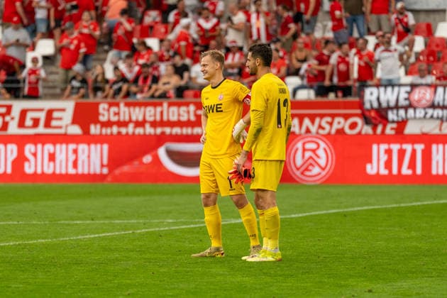 Jakob Golz (Rot Weiss Essen), 01, and Omer Hanin (TSV Havelse), 13, after the game, GER Rot Weiss Essen vs. TSV Havelse, soccer, 3. Liga, Matchday 02, 2026–2027 season, August 15, 2026 DFB and DFL regulations prohibit any use of photographs as image sequences and or quasi-video, GER Rot Weiss Essen vs. TSV Havelse, soccer, 3rd League, Matchday 02, 2026–2027 season, August 15, 2026, Essen Copyright: xEibner-Pressefoto FabianxFriesex EP_FFE