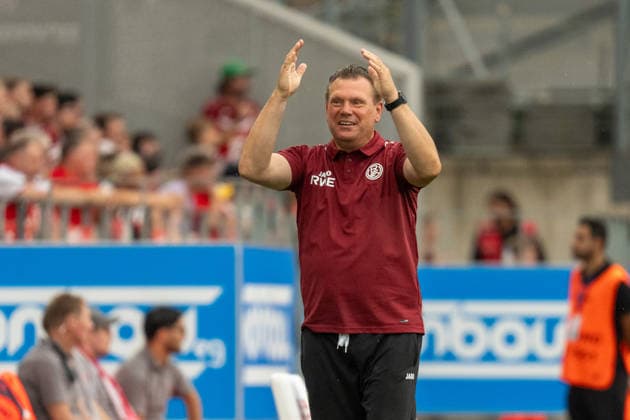 Uwe Koschinat, head coach of Rot Weiss Essen, is beside himself; GER Rot Weiss Essen vs. TSV Havelse, soccer, 3rd Division, Matchday 02, 2026–2027 season, August 15, 2026 DFB DFL regulations prohibit any use of photographs as image sequences and or quasi-video, GER Rot Weiss Essen vs. TSV Havelse, soccer, 3rd Division, Matchday 02, 2026–2027 season, August 15, 2026, Essen Copyright: xEibner-Pressefoto FabianxFriesex EP_FFE