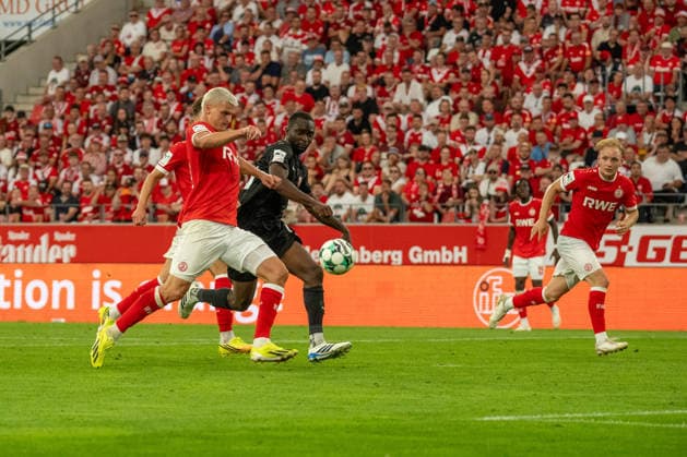 Attack by Marek Janssen, Rot Weiss Essen, 20, GER Rot Weiss Essen vs. TSV Havelse, Soccer, 3rd Division, Matchday 02, 2026–2027 Season, August 15, 2026 DFB DFL regulations prohibit any use of photographs as image sequences and or quasi-video, GER Rot Weiss Essen vs. TSV Havelse, soccer, 3rd Division, Matchday 02, 2026–2027 season, August 15, 2026, Essen Copyright: xEibner-Pressefoto FabianxFriesex EP_FFE