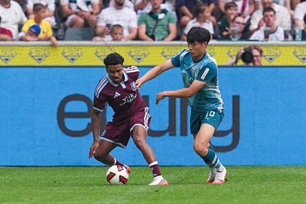 August 15, 2026, xydrx, Men s, Soccer, Season opener, Borussia Mönchengladbach vs. Aston Villa, 2026–2027 season, at Borussia Park, Ian Maatsen, Aston Villa, No. 22 in a tackle against Shuto Machino, Borussia Mönchengladbach, No. 18. DFB regulations prohibit any use of photographs as image sequences and or quasi-video. Copyright: HMBxMedia YannisxDreimann
