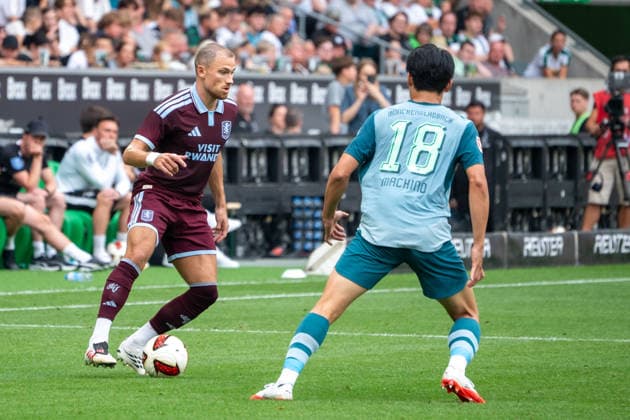 Germany Friendly Match, 2026-2027 Pre-Season, Mönchengladbach vs. Aston Villa, Borussia Park Stadium, Mönchengladbach, Matty Cash, Aston Villa, 2 tackle, game scene, duel, tackle, tackling, dynamic, action, play against Shuto Machino, Borussia Mönchengladbach, 18 Mönchengladbach, Borussia Park Stadium, Germany Copyright: xOrhanxHabashx