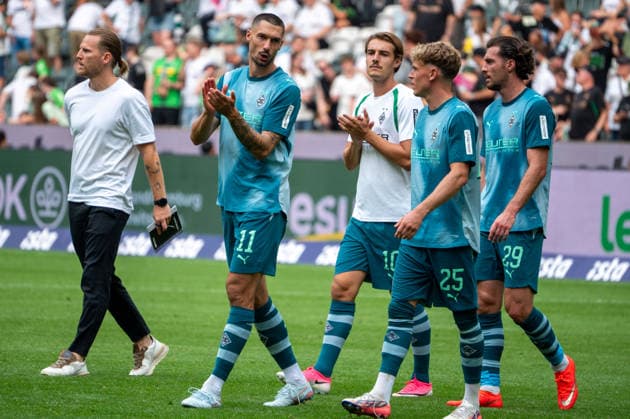 Germany Friendly Match, 2026-2027 Season, Mönchengladbach vs. Aston Villa, Borussia Park Stadium, Mönchengladbach, after the victory: Tim Kleindienst (Borussia Mönchengladbach, 11), Robin Hack (Borussia Mönchengladbach, 24), Joe Scally (Borussia Mönchengladbach), 29 Mönchengladbach Borussia Park Stadium Germany Copyright: xOrhanxHabashx