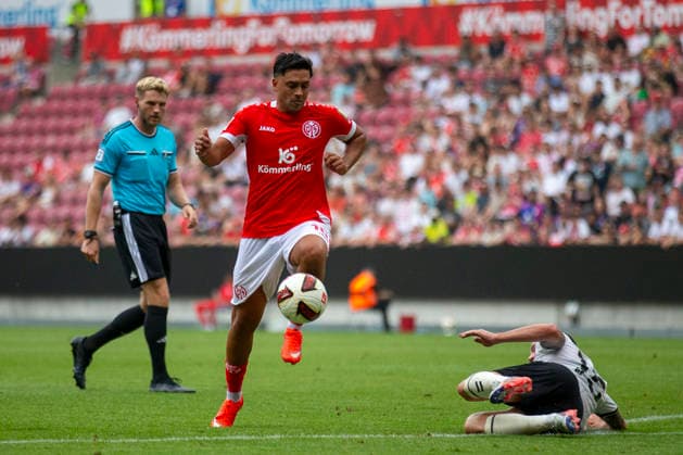 GER, Mainz, Soccer, Friendly Match, FSV Mainz 05 vs. AFC Bournemouth (pictured, from left): Nadiem Amiri (FSV Mainz 05) 10, in action with the ball, August 15, 2026, MEWA Arena Mainz DFL DFB REGULATIONS PROHIBIT ANY USE OF PHOTOGRAPHS AS IMAGE SEQUENCES AND OR QUASI-VIDEO, Copyright: HMBxMedia PaulxFritz