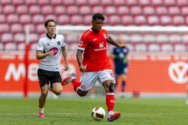 GER, Mainz, Soccer, Friendly Match, FSV Mainz 05 vs. AFC Bournemouth (pictured, from left: Ransford Koeningsdoerffer, FSV Mainz 05 11), in action with the ball, August 15, 2026, MEWA Arena Mainz DFL DFB REGULATIONS PROHIBIT ANY USE OF PHOTOGRAPHS AS IMAGE SEQUENCES AND OR QUASI-VIDEO, Copyright: HMBxMedia PaulxFritz
