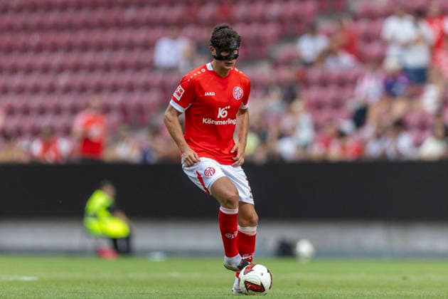 GER, Mainz, Soccer, Friendly Match, FSV Mainz 05 vs. AFC Bournemouth (pictured, from left): Fabio Gruber, FSV Mainz 05 03, in action with the ball, August 15, 2026, MEWA Arena Mainz DFL DFB REGULATIONS PROHIBIT ANY USE OF PHOTOGRAPHS AS IMAGE SEQUENCES AND OR QUASI-VIDEO, Copyright: HMBxMedia PaulxFritz