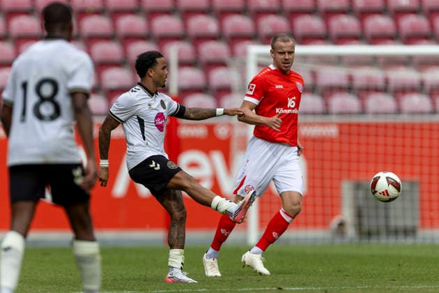 GER, Mainz, Soccer, Friendly Match, FSV Mainz 05 vs. AFC Bournemouth (pictured, from left): Justin Kluivert, AFC Bournemouth 19, in action with the ball, August 15, 2026, MEWA Arena, Mainz. DFL and DFB regulations prohibit any use of photographs as image sequences and or quasi-video, Copyright: HMBxMedia PaulxFritz