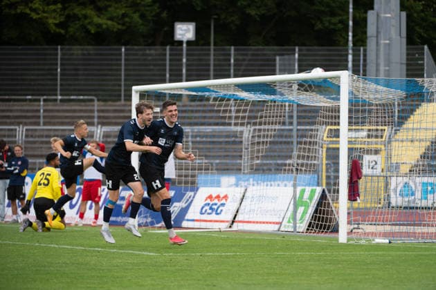 August 15, 2026, GER, Soccer, Regionalliga Nord, Matchday 4, 2026–2027 Season, Oldenburg, Marschwegstadion, VfB Oldenburg vs. FC Eintracht Norderstedt, 4–1 goal by Mats FACKLAM (VfB Oldenburg, 29), celebrated by Marc SCHRÖDER (SCHROEDER, VfB Oldenburg, 20) and Kai PRÖGER (PROEGER, VfB Oldenburg, 11) in the background at Oldenburg Marschwegstadion, Lower Saxony, Germany Copyright: xnordphotoxGmbHx xRojahnx