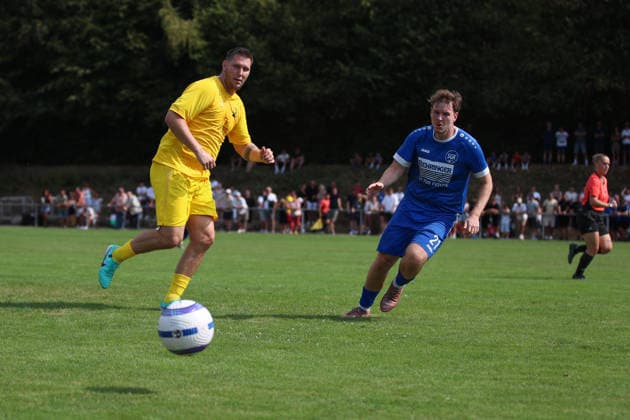 Niklas Suele (SV Tiefenbach), 22, in a tackle with Marvin Betz (SG Kirchardt), 21, SV Tiefenbach vs. SG Kirchardt, soccer, bfv Sinsheim District League, Matchday 1, 2026–2027, August 16, 2026, SV Tiefenbach vs. SG Kirchardt, soccer, bfv Sinsheim District League, Matchday 1, 2026–2027, August 16, 2026, Östringen Copyright: xEibner-Pressefoto VornamexNachnax EP_JPA
