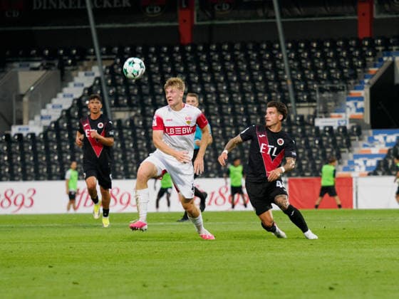 Maximilian Herwerth, VfB Stuttgart U23, 04; Niklas Castelle, FC Viktoria Cologne, 44 GER; Soccer; VfB Stuttgart II vs. Viktoria Cologne; 3. Liga; Matchday 2; 2026–2027 Season; August 16, 2026 GER, Soccer, VfB Stuttgart II vs. Viktoria Cologne, 3. Liga, Matchday 2, 2026–2027 season, August 16, 2026 Aspach Copyright: xCarstenxSchweringx EP_CSG