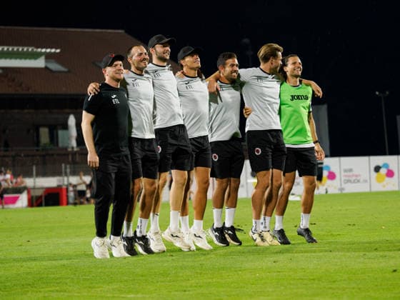 The Viktoria Cologne team celebrating and jumping for joy after a 1-3 victory; on the left, Marian Wilhelm of FC Viktoria Cologne, coach; GER, soccer, VfB Stuttgart II vs. Viktoria Cologne, 3. Liga, Matchday 2, 2026–2027 season, August 16, 2026, GER, soccer, VfB Stuttgart II vs. Viktoria Cologne, 3. Liga, Matchday 2, 2026–2027 season, August 16, 2026, Aspach Copyright: xCarstenxSchweringx EP_CSG
