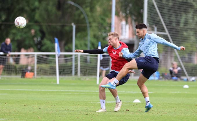 Julian Eitschberger, Josip Brekalo: Tackle, Game Scene, Action, Sports, Soccer, Soccer Season 2026–2027, 2. Bundesliga Men, DFL, August 18, 2026, Training, Hertha BSC Berlin. DFL regulations prohibit any use of photographs as image sequences and or quasi-video.