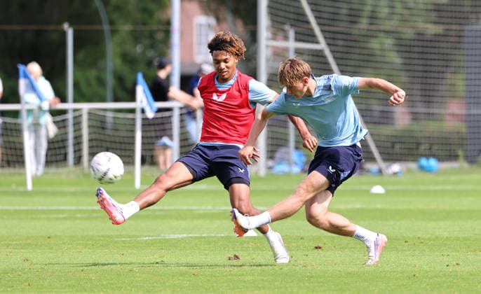 Oluwaseun Adewumi, Mayson Grothe, tackle, game scene, action, sports, soccer, soccer season 2026–2027, 2. Bundesliga, men’s, DFL, August 18, 2026, training, Hertha BSC Berlin. DFL regulations prohibit any use of photographs as image sequences and or quasi-video.