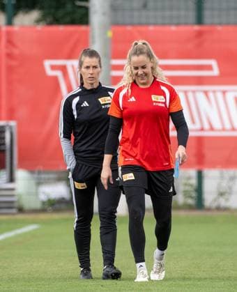 Soccer, Women, 2026–2027 Season, Google Pixel Women s Bundesliga, 1. FC Union Berlin, Practice, from left: Coach Marie Louise Eta, 1. FC Union Women s Team, Goalkeeper Cara Bösl, 1. FC Union Women s Team, August 18, 2026, Copyright: xMatthiasxKochx