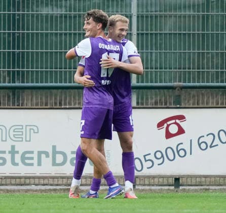 August 18, 2026, Getränke Hoffmann Stadium, Spelle, GER, 2nd Division and Oberliga Friendly Match: SC Spelle Venhaus vs. VfL Osnabrück, Luca Raimund, VfL Osnabrück 17, hugs 5 5; Goal scorers: Leon Opitz, VfL Osnabrück 19. DFL regulations prohibit any use of photographs as image sequences and or quasi-video. Spelle, Lower Saxony, Getränke Hoffmann Stadium