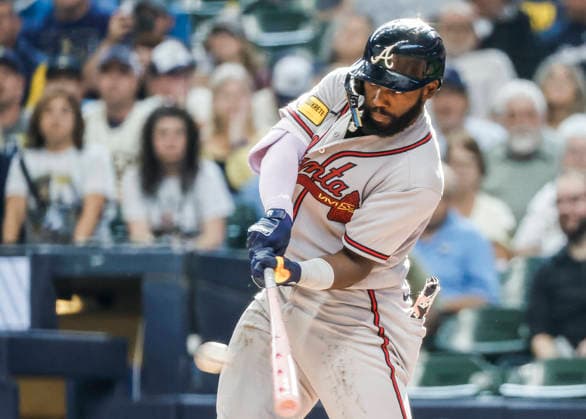Atlanta Braves center fielder Michael Harris II hits a double in the sixth inning of the MLB, Baseball Herren, USA game between the Atlanta Braves and the Milwaukee Brewers at American Family Field in Milwaukee, Wisconsin on Friday, August 21, 2026. MIL20260821819 TANNENxMAURY
