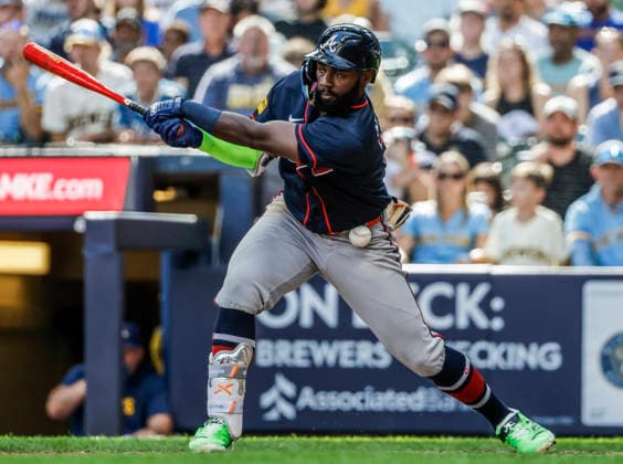 Atlanta Braves center fielder Michael Harris II fouls a ball into his hip in the eighth inning of the MLB, Baseball Herren, USA game between the Atlanta Braves and the Milwaukee Brewers at American Family Field in Milwaukee, Wisconsin on Saturday, August 22, 2026. The Brewers defeated the Braves 4-1. MIL20260822827 TANNENxMAURY