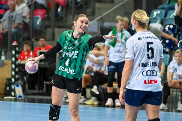 Toni Reinemann (VfL Oldenburg, 04) and Kim Hinkelmann (SU Neckarsulm, 05) are having fun. GER, VfL Oldenburg vs. SU Neckarsulm, ALSCO Women’s Handball Bundesliga, Matchday 4, 2026–2027 Season, September 16, 2026, VfL Oldenburg vs. SU Neckarsulm, ALSCO Women’s Handball Bundesliga, Matchday 4, 2026–2027 season, September 16, 2026, Oldenburg Copyright: xEibner-Pressefoto RobertxGertzenx EP_RGN