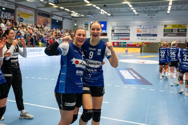 HSG Blomberg Lippe (GER) vs. BSV Sachsen Zwickau (GER), Handball, Women s Handball Bundesliga 1, Matchday 4, 2026–2027 Season, Blomberg, September 16, 2026—Diana Magnusdottir (HSG Blomberg Lippe, No. 7) and Nieke Kuehne (HSG Blomberg Lippe, No. 9) celebrate after their victory over BSV Sachsen Zwickau (GER) at the Blomberg Synflex Arena on Ulmenallee, Germany