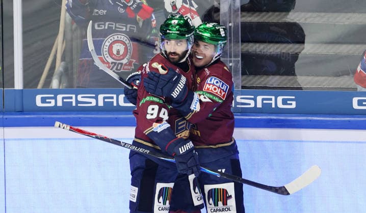 Liam Kirk celebrates with Ty Ronning after scoring the 2-0 goal: Joy, Emotion, Celebration, Sports, Ice Hockey, Penny DEL, German Ice Hockey League, Game 1, 2026-2027 Season, September 17, 2026, EHC Eisbären Berlin (EBB) vs. Straubing Tigers
