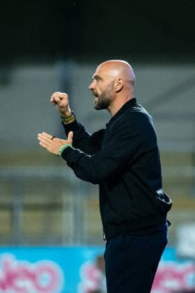 September 18, 2026, Germany, Soccer, Women s, Google Pixel 1 Bundesliga, 2026–2027 Season, Matchday 4, TSG 1899 Hoffenheim vs. VfL Wolfsburg Stephan Lerch, VfL Wolfsburg coach, gestures. DFB and DFL regulations prohibit any use of photographs as image sequences and or quasi-video. Hoffenheim, Dietmar Hopp Stadium, Baden-Württemberg, Germany Copyright: xNordphoto Memmlerx