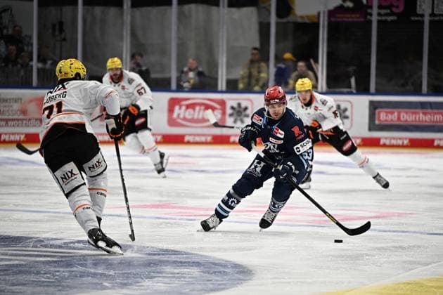 Alex Trivellato Schwenninger Wild Wings 53 Schwenninger Wild Wings vs. Loewen Frankfurt, DEL, Regular Season, Game 1, 2026–2027 Season, 20260918 Schwenninger Wild Wings vs. Loewen Frankfurt, DEL, Regular Season, Game 1, 2026–2027 Season, 20260918 Schwenningen Copyright: xEibner-Pressefoto SvenxLaeglerx EP_SVL